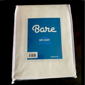 NWOT Bare Ivory Queen Bed Skirt